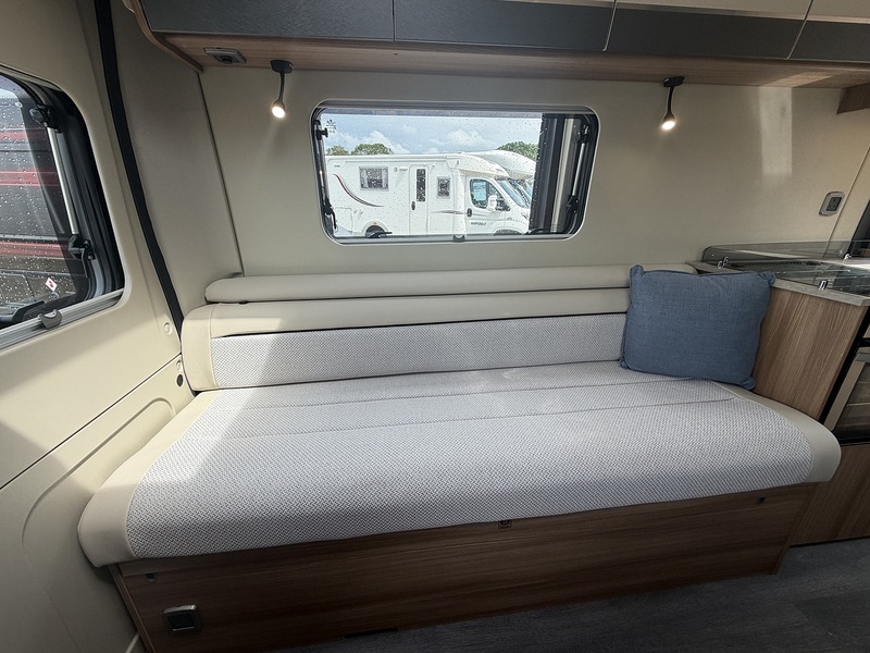 Autotrail V Line 635 SE 2026 Campervan - Large 18