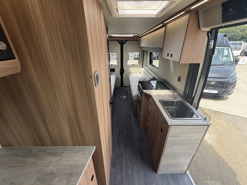 Autotrail V Line 635 SE 2026 Campervan - Large 38