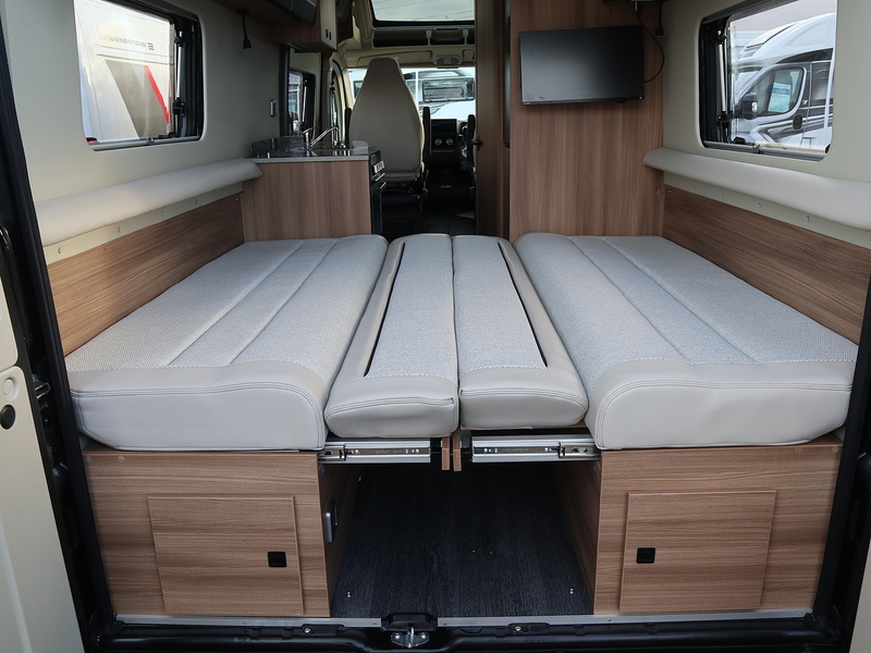 Autotrail V Line 635 SE 2026 Campervan - Large 7