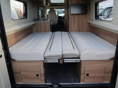 Autotrail V Line 635 SE Campervan - N2347