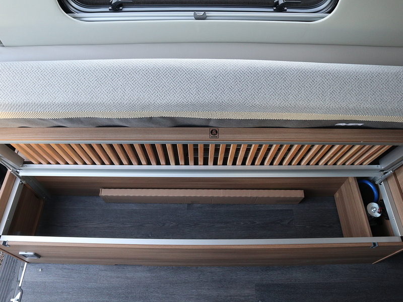 Autotrail V Line 635 SE 2026 Campervan - Large 10