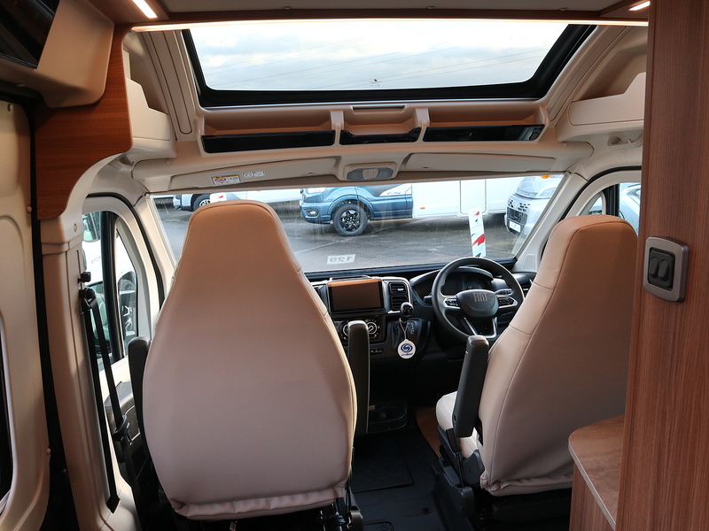 Autotrail V Line 635 SE 2026 Campervan - Large 13