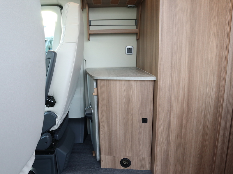 Autotrail V Line 635 SE 2026 Campervan - Large 17