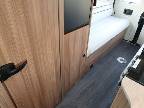 Autotrail V Line 635 SE Campervan - N2347