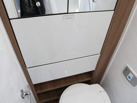 Autotrail V Line 635 SE Campervan - N2347