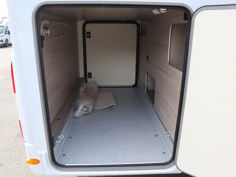Burstner Lyseo Skyline IT 690 Motorhome - N2402