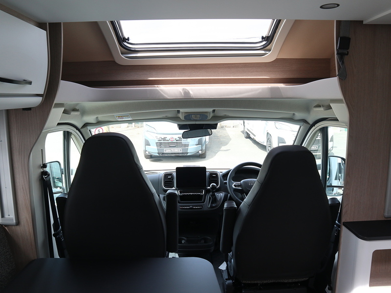Burstner Lyseo Skyline IT 690 Motorhome - N2402