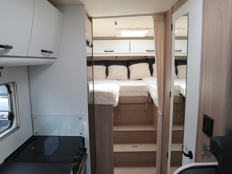 Burstner Lyseo Skyline IT 690 Motorhome - N2402