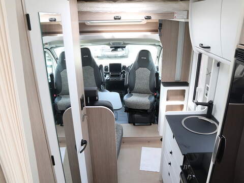 Burstner Lyseo Skyline IT 690 Motorhome - N2402