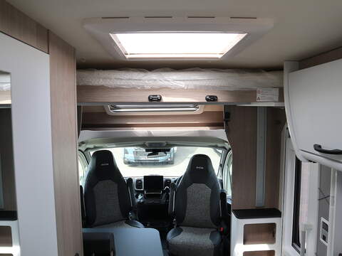 Burstner Lyseo Skyline IT 690 Motorhome - N2402