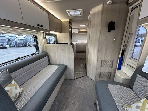 Autotrail F-Line F70 Motorhome - U2209