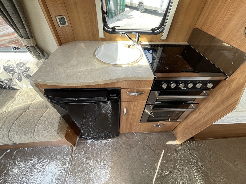 Swift Challenger Sport 564 2013 Caravan - Large 10
