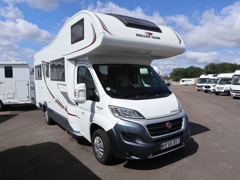 Rollerteam Autoroller 746 2016 Motorhome - Large 2