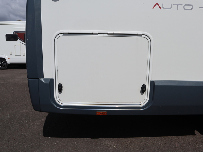 Rollerteam Autoroller 746 2016 Motorhome - Large 4