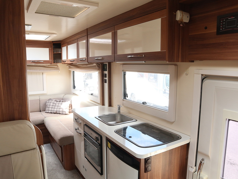 Rollerteam Autoroller 746 2016 Motorhome - Large 13