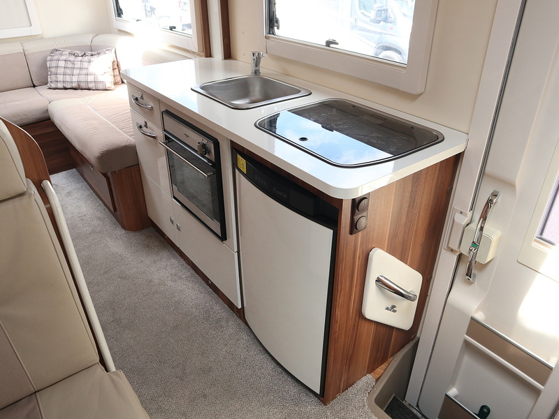 Rollerteam Autoroller 746 2016 Motorhome - Large 14