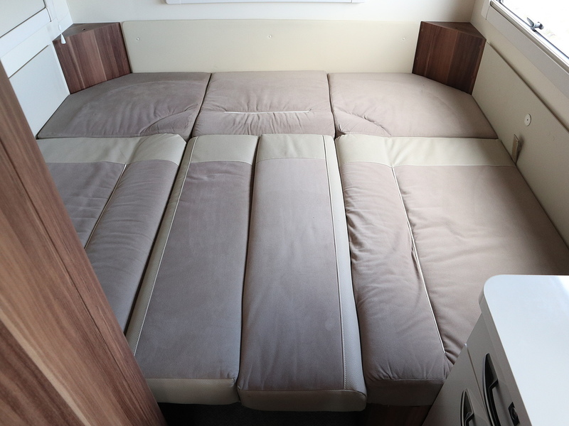 Rollerteam Autoroller 746 2016 Motorhome - Large 17