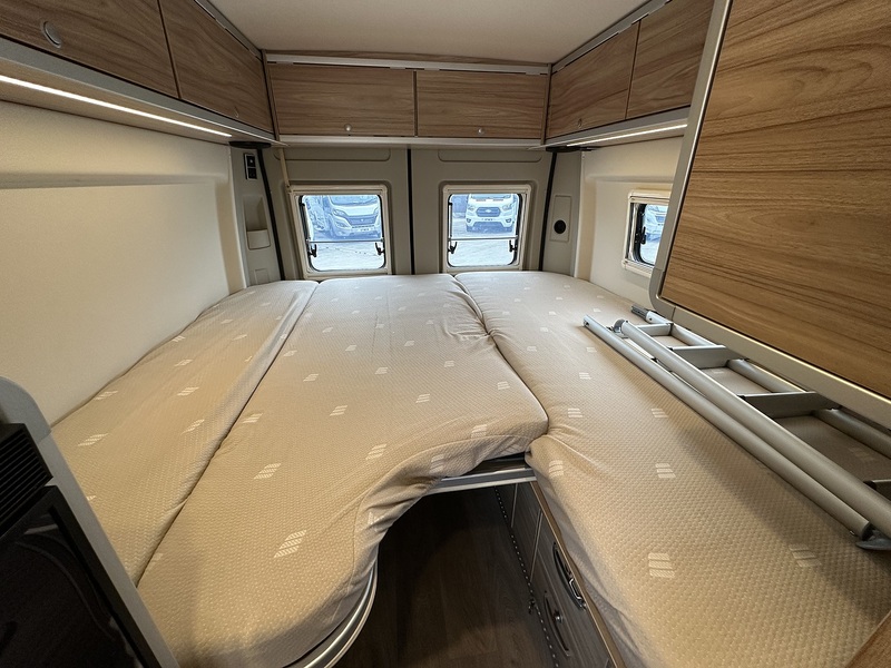 Hymer Yellowstone 2021 Campervan - Large 6