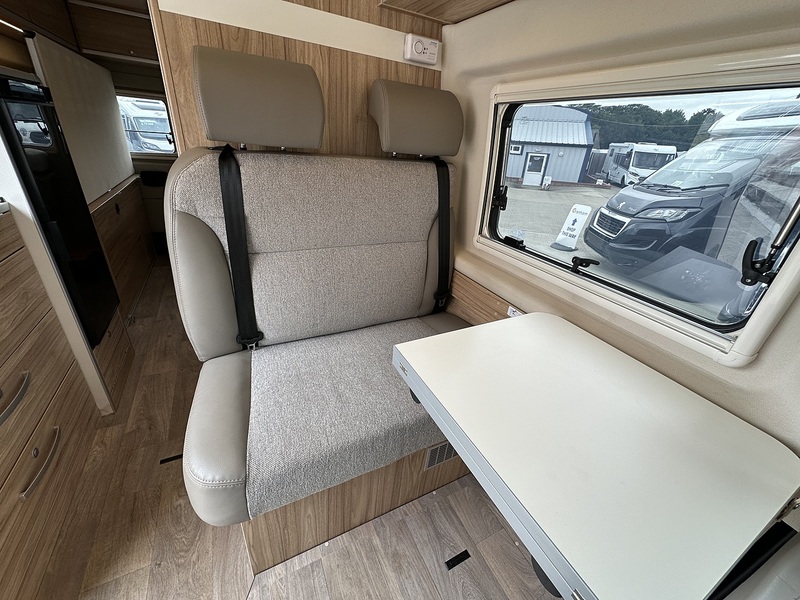 Hymer Yellowstone 2021 Campervan - Large 3