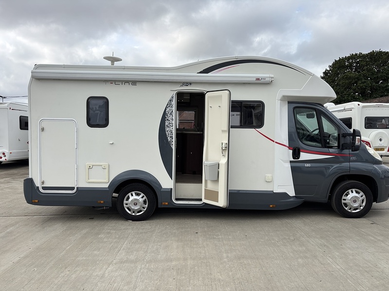Rollerteam T-Line 680 2013 Motorhome - Large 3