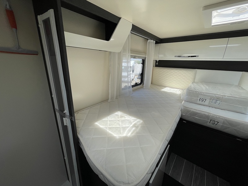 Rollerteam Zefiro 685 2020 Motorhome - Large 26
