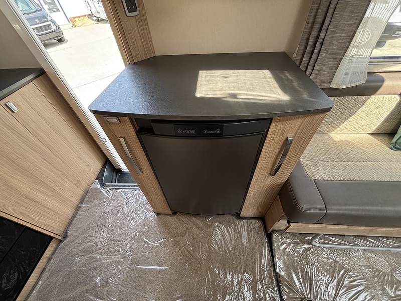 Autotrail Tracker EKS 2022 Motorhome - Large 14