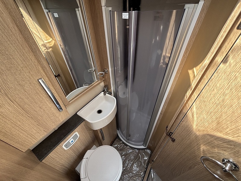 Autotrail Tracker EKS 2022 Motorhome - Large 24