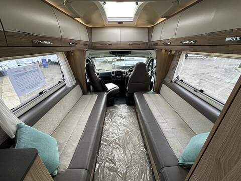 Autotrail Tracker EKS Motorhome - U2409