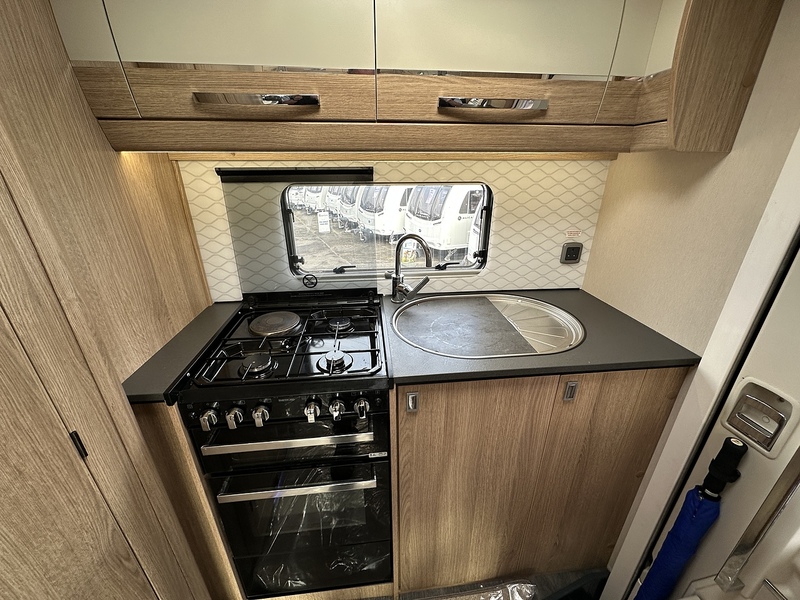 Autotrail Tracker EKS 2022 Motorhome - Large 4