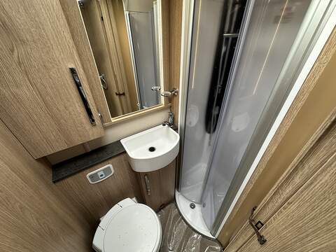 Autotrail Tracker EKS Motorhome - U2409