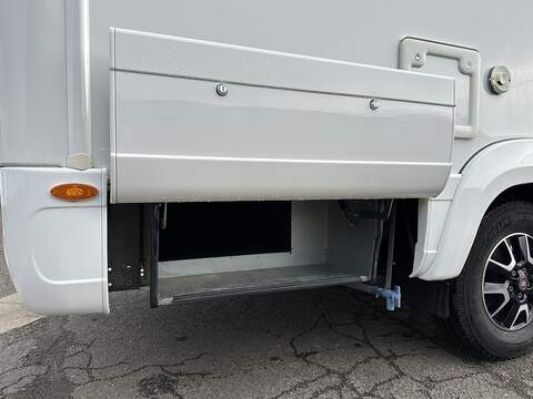 Autotrail Tracker EKS Motorhome - U2409