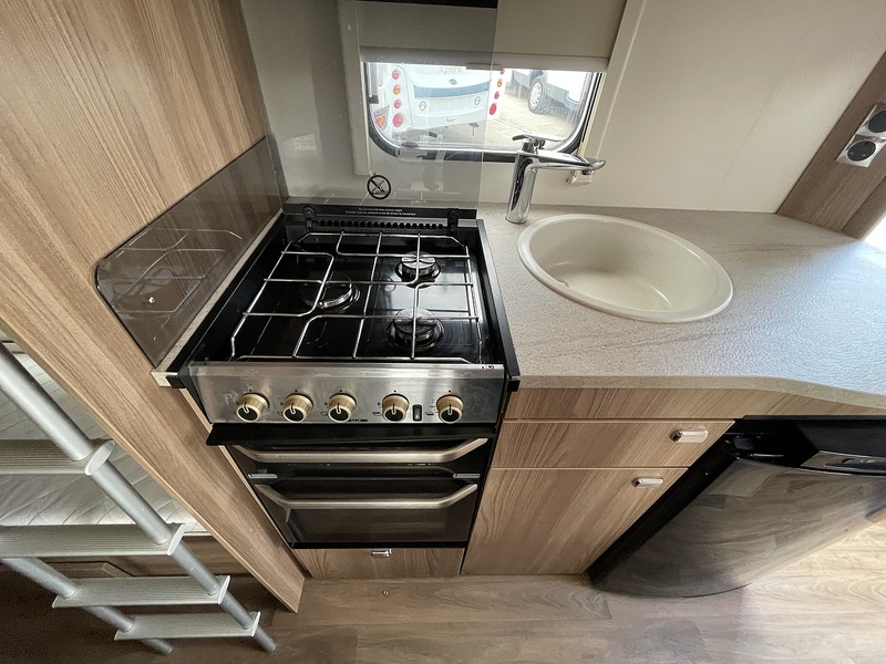 Swift Archway Maidwell SR 2016 Caravan - Large 12