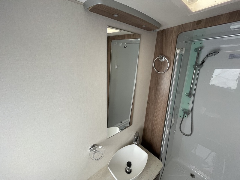 Venus Deluxe 570 2019 Caravan - Large 5