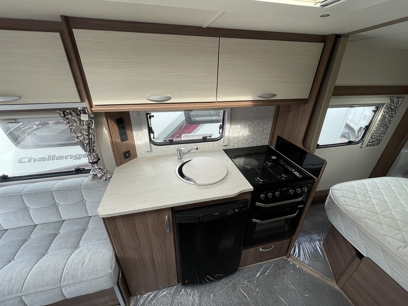 Venus Deluxe 570 2019 Caravan - Large 9