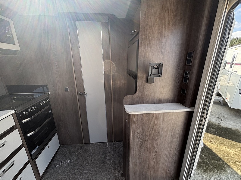 Coachman Lazer Xcel 850 2024 Caravan - Large 18