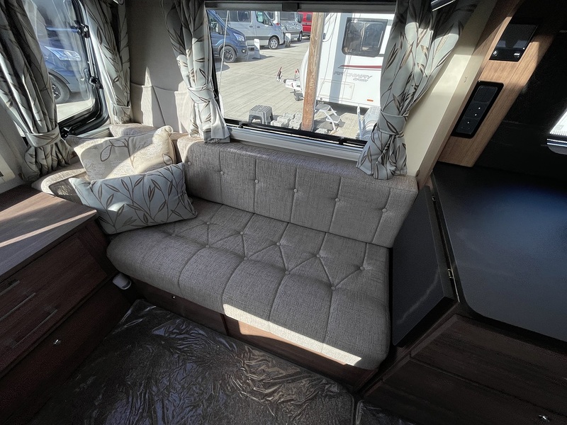 Bailey Unicorn Cabrera Black Edition 2021 Caravan - Large 6