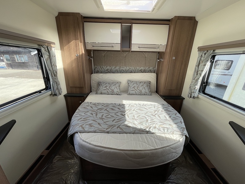 Bailey Unicorn Cabrera Black Edition 2021 Caravan - Large 16