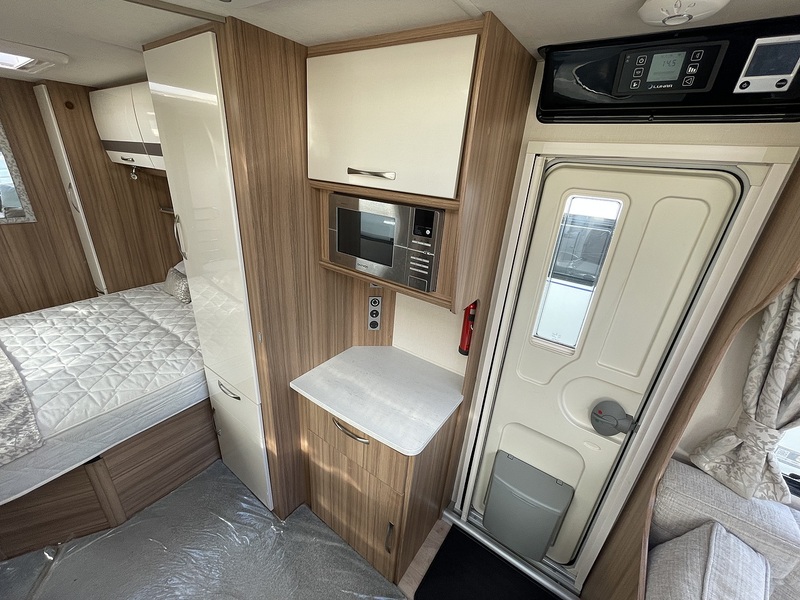 Lunar Clubman SI 2018 Caravan - Large 15