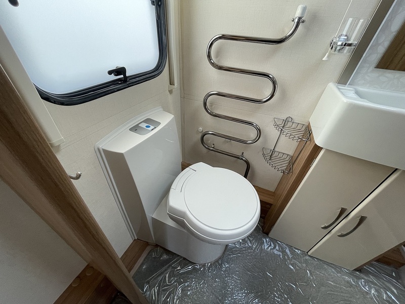 Lunar Clubman SI 2018 Caravan - Large 22