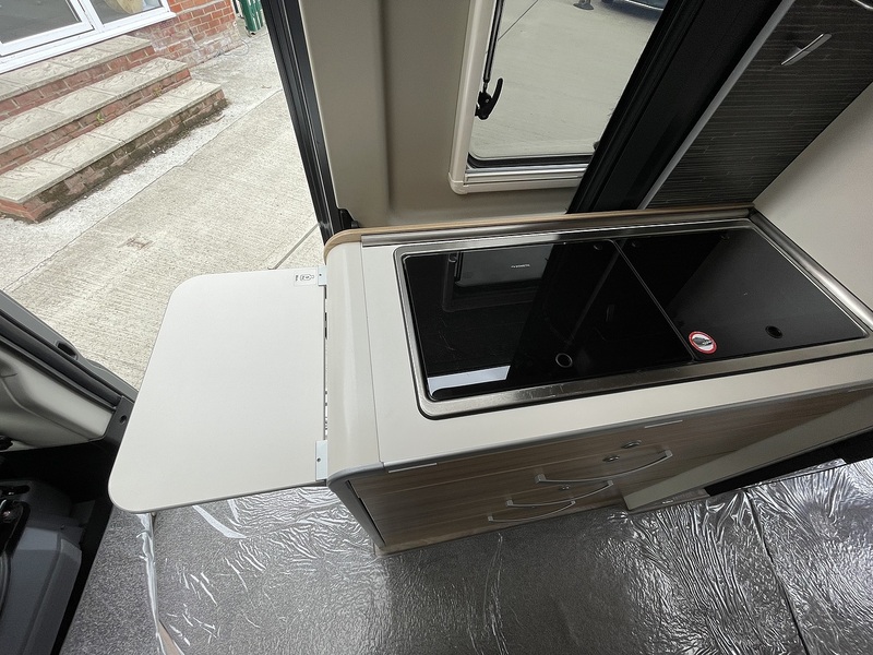 Hymer Yellowstone 2021 Campervan - Large 16