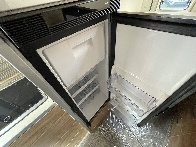 Hymer Yellowstone 2021 Campervan - Large 18