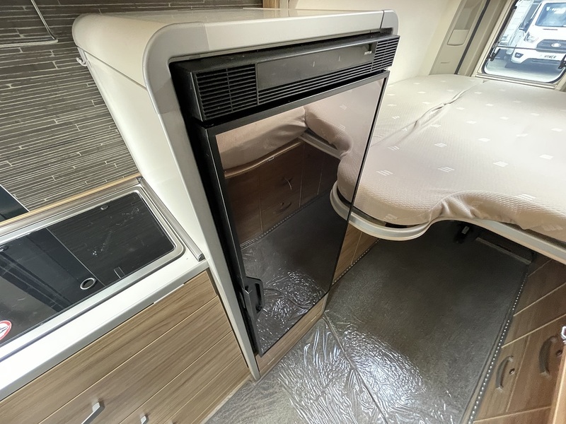 Hymer Yellowstone 2021 Campervan - Large 17