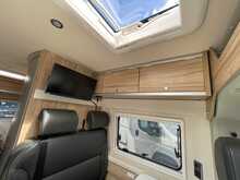 Hymer Yellowstone 2021 Campervan11