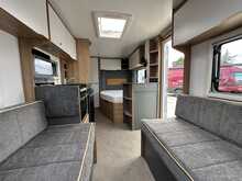 Bailey Discovery D4-4 2020 Caravan2
