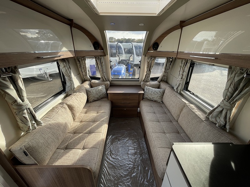 Bailey Unicorn Valencia 2019 Caravan - Large 5