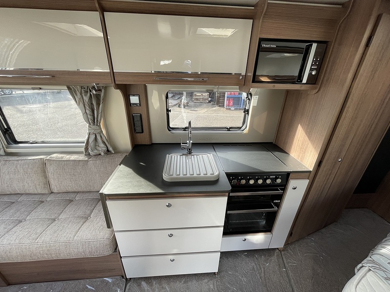 Bailey Unicorn Valencia 2019 Caravan - Large 6