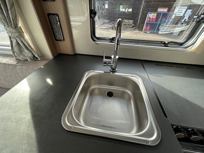 Bailey Unicorn Valencia 2019 Caravan - Large 7