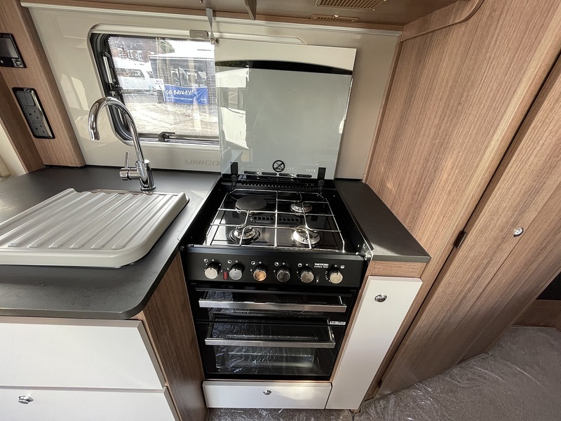 Bailey Unicorn Valencia 2019 Caravan - Large 8