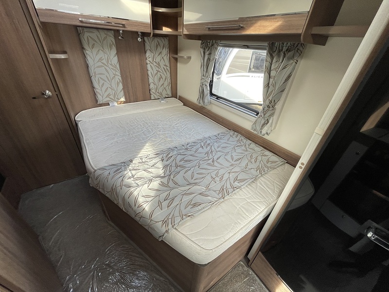 Bailey Unicorn Valencia 2019 Caravan - Large 11