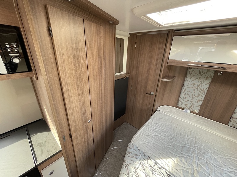 Bailey Unicorn Valencia 2019 Caravan - Large 13